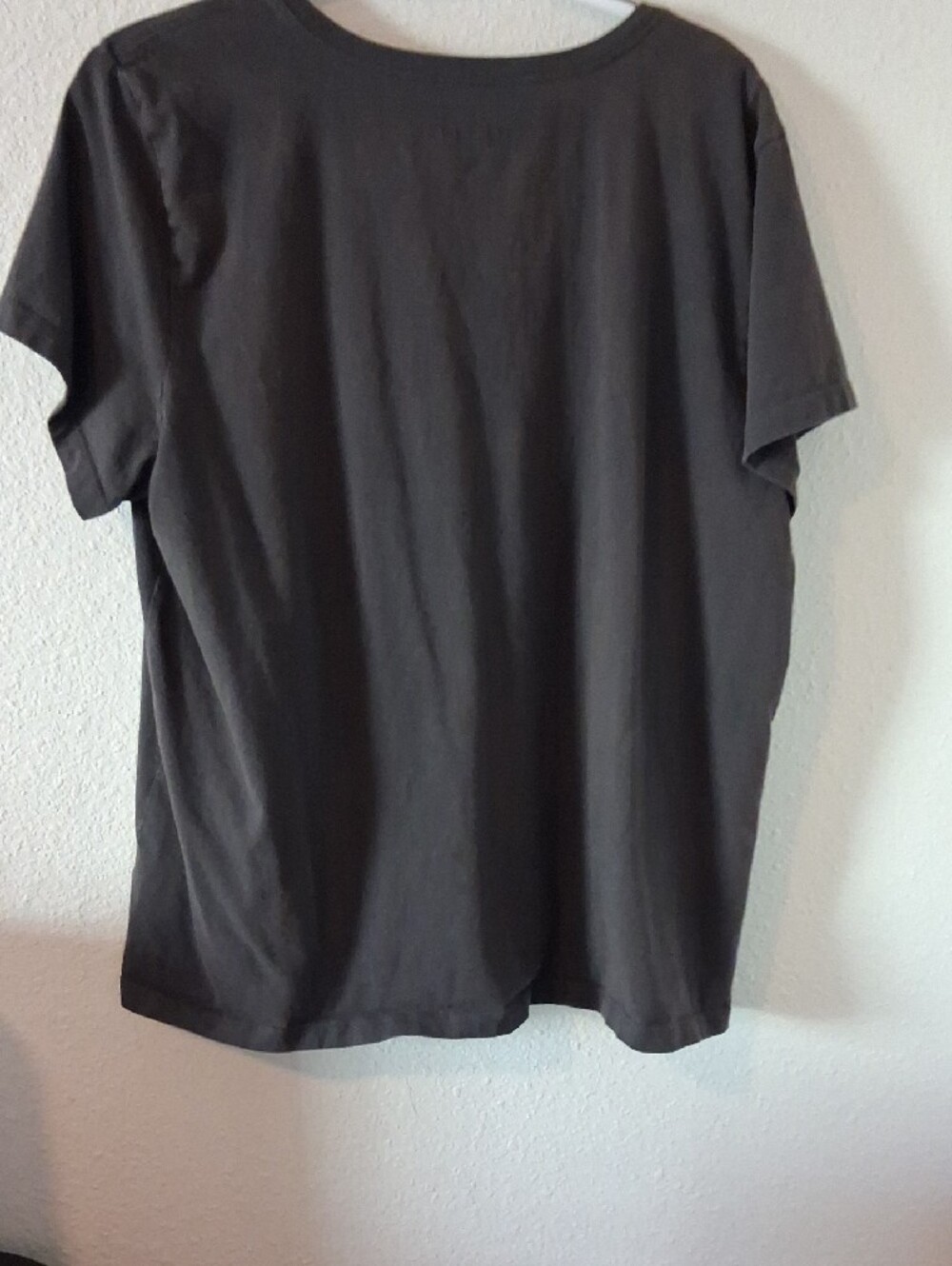Life Is Good Charcoal Black V-Neck Tee with Floral Dragonfly Graphic XL - Picture 5 of 5